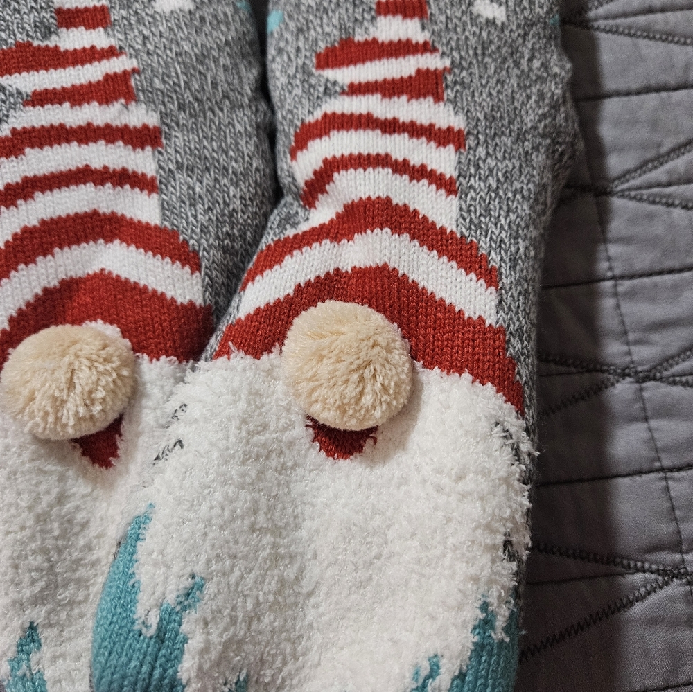 2 pairs of NEW sock slippers